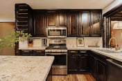 Stylish Sylvan Glen Chalet w Hot Tub, Pool Table