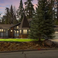 Modern Lodge Near the Ski Slopes, Hot Tub, Games