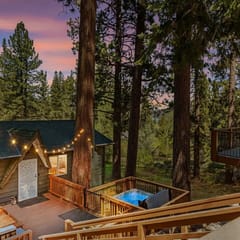 Village Hideout- Walk to Village & Lake, Hot Tub