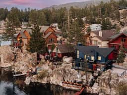 180 Degree View Of The Lake | SPA + A/C!