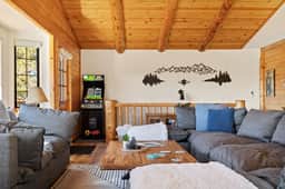 Bear Moon Manor | Hot Tub • Pine Views • 3BR