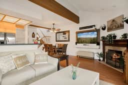 Cozy 3BR Knotty Pine, Near Lake & Trails w Deck