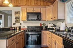 2BR Beartime Story Cabin w BBQ