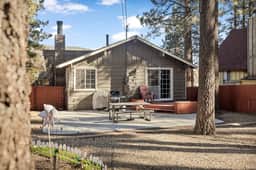 2BR Beartime Story Cabin w BBQ