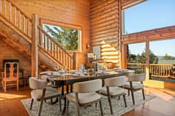 Hawk Ridge Chalet, Hot Tub, Views and Firepit