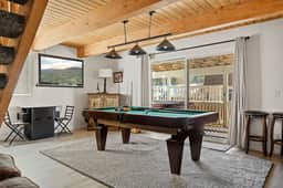 High Score Hideaway - Views of Bear MTN, Hot Tub