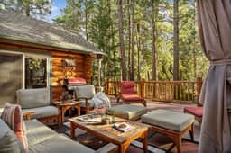 Honeycomb Hideaway| Hot Tub & Sauna, Large Yard
