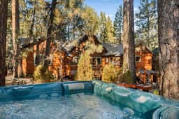 Honeycomb Hideaway| Hot Tub & Sauna, Large Yard