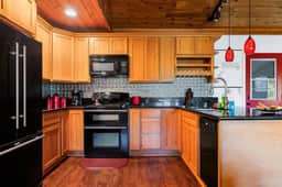 Hygge Frosk | Breathtaking Views, Hot Tub & Deck