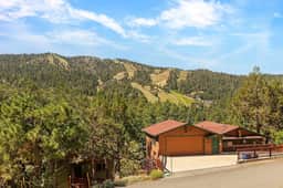 Hygge Frosk | Breathtaking Views, Hot Tub & Deck