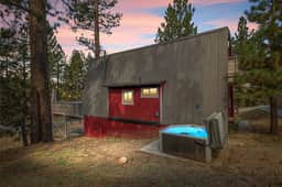 Lucky Bear|Perfect for Pets & Fam, Hot Tub