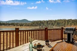 Luxurious Coyote Flat w/ Lake Views & Game Room