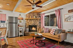 Lynx Lodge, Walk to Zoo, Hot Tub & Game Room