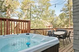 Midnight Chalet A-Frame | Spa ~ Fireplace ~ BBQ