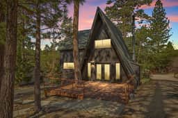 Midnight Chalet A-Frame | Spa ~ Fireplace ~ BBQ