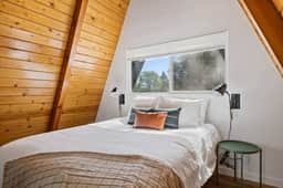 Midnight Chalet A-Frame | Spa ~ Fireplace ~ BBQ