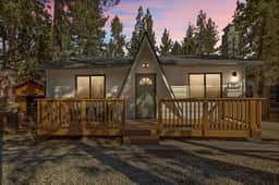 3BR Modern Hideaway w Game Room
