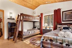MoonBears Modern Chic Cabin, Spa near Bear Mtn