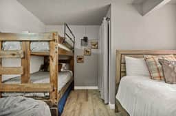 Moonridge Alpine Retreat | Fireplace & Pets