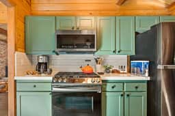 Shadow Wood Lodge, w Hot Tub near Ski Slopes