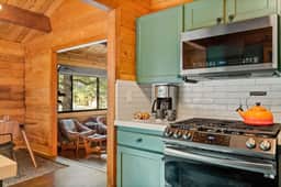 Shadow Wood Lodge, w Hot Tub near Ski Slopes