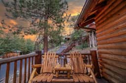 Peaceful Shady Bear, Hot Tub & Wood Fireplace