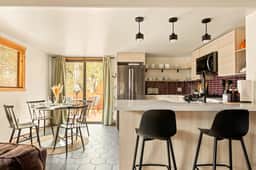 Silver Linings + Hot Tub + Pet Friendly + EV + Moonridge