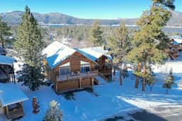 Sky High Ultimate Lodge, Hot Tub & Lake Views