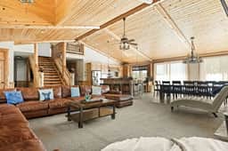 Sky High Ultimate Lodge, Hot Tub & Lake Views