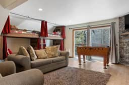Snowcrest Lodge: Luxurious Retreat,  EV & Hot Tub