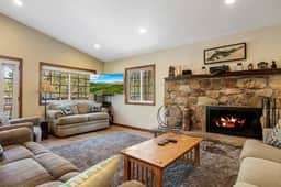 Snowcrest Lodge: Luxurious Retreat,  EV & Hot Tub