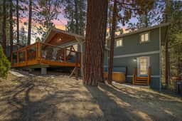 Snowcrest Lodge: Luxurious Retreat,  EV & Hot Tub