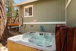 Snowcrest Lodge: Luxurious Retreat,  EV & Hot Tub