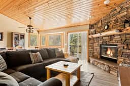 Snowy Evening Lodge | Treetop Views & Firepit