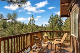 Snowy Evening Lodge | Treetop Views & Firepit