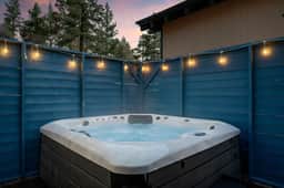 Solstice Shores Chalet, Hot Tub and Lake Views