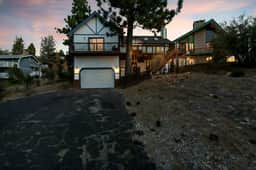 Solstice Shores Chalet, Hot Tub and Lake Views