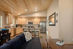NEW 3BR Starlight Haus w EV Charger & Fireplace