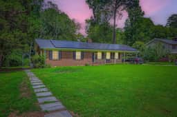 Stylish Guesthouse Near Duke w/ Fire Pit & Deck