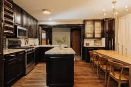 Stylish Sylvan Glen Chalet w  Hot Tub, Pool Table