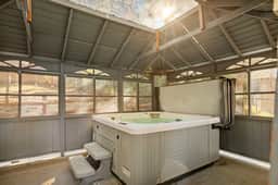 Timber & Tide Retreat in Fox Farm w Hot Tub & Games