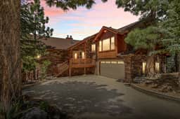 Treetop Oasis, Lux 5BR w Spa, Lake Views, EV & AC