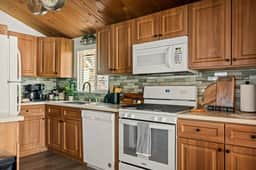 Wild Heart Cabin - Pool Table, Hot Tub, EV Charger