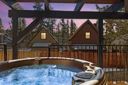 Wild Heart Cabin - Pool Table, Hot Tub, EV Charger
