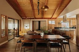 Wildwood Chalet, 5 Mins to Ski Resorts w/Game Room