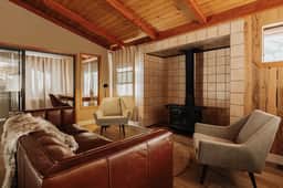 Wildwood Chalet, 5 Mins to Ski Resorts w/Game Room
