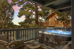 Serene Pines w Hot Tub, BBQ, Pets