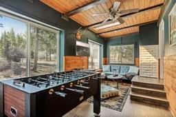 Iris Haus, w/ Hot Tub, Forest Views and Game Room