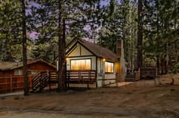Marin Lodge, Near Slopes w/ Large Backyard, Pets