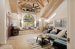2BR Acorn Cottage w Fireplace, Hot Tub & BBQ
